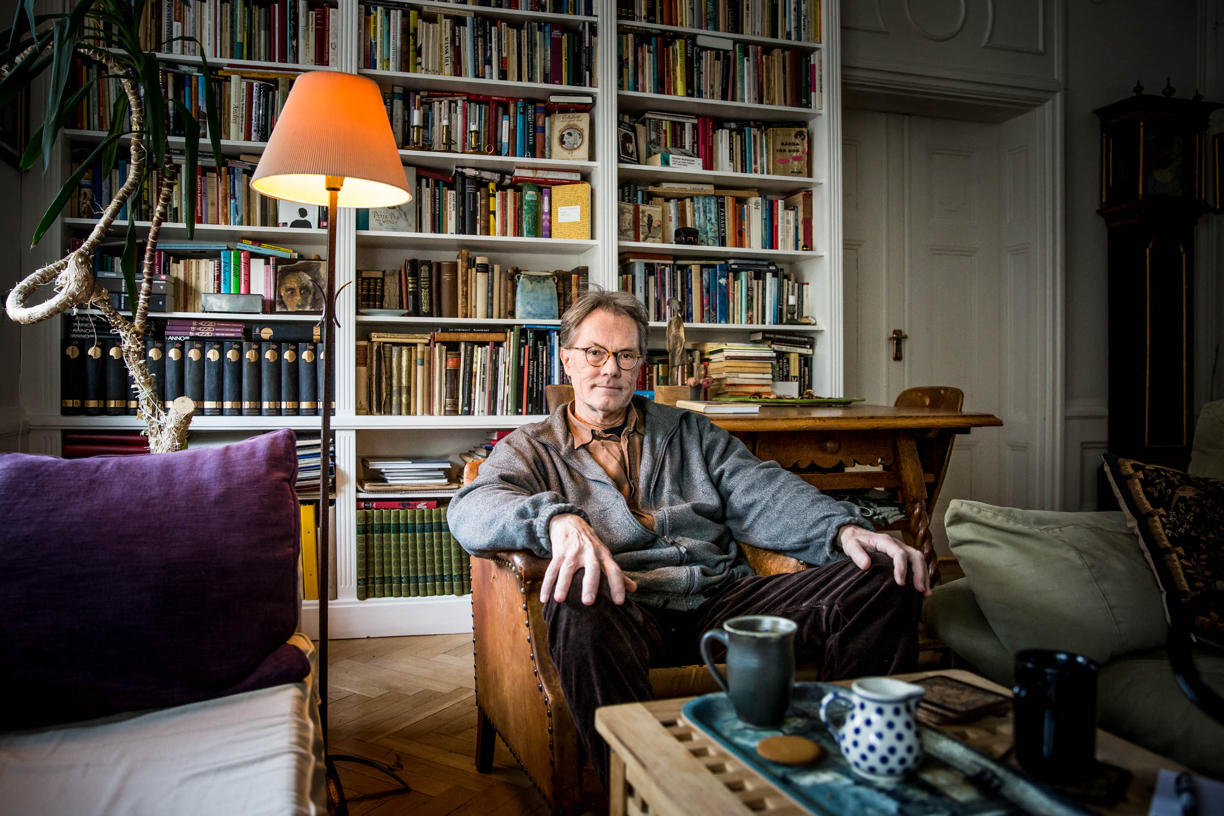 Sven Nordqvist i sin tänkarfåtölj. Foto: Nathalie C. Andersson
