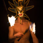 Jonglerar med elden.